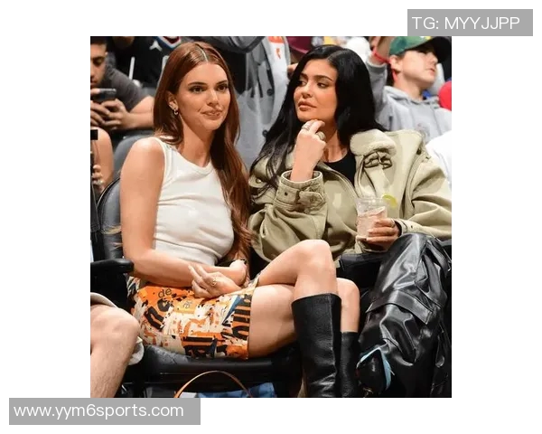 WNBA球星里斯携维密内衣展现完美身材引发时尚热潮 WNBA球星里斯携维密内衣展现完美身材引发时尚热潮