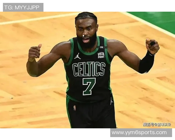 杰伦布朗首节表现抢眼8投5中贡献12分2篮板3助攻助力球队连连得分